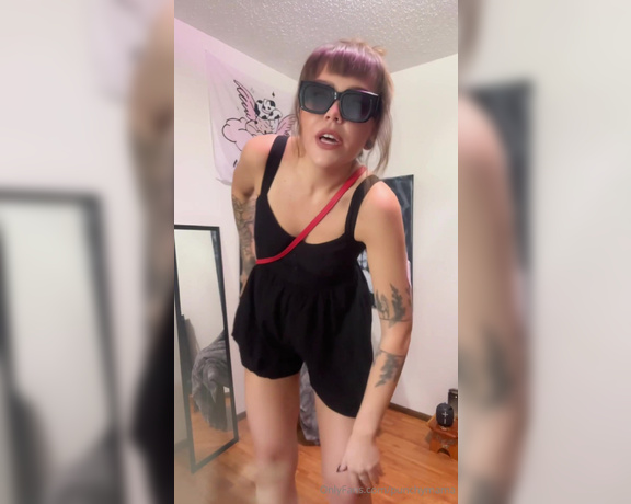 Punchy Mama aka punchymama - 09-26-2024 OnlyFans Video - A little outfit check