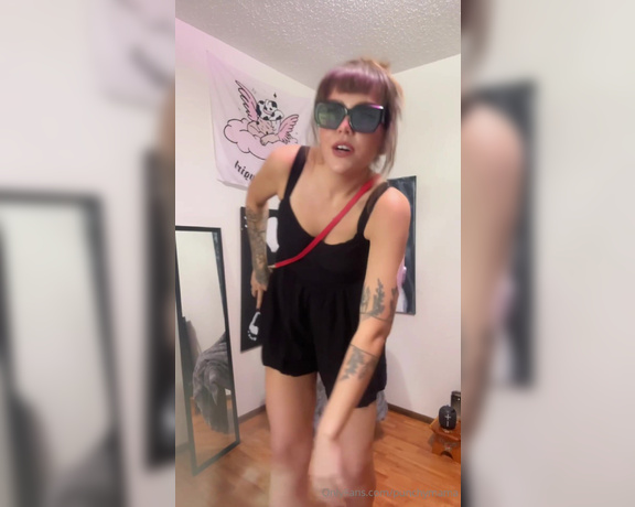 Punchy Mama aka punchymama - 09-26-2024 OnlyFans Video - A little outfit check