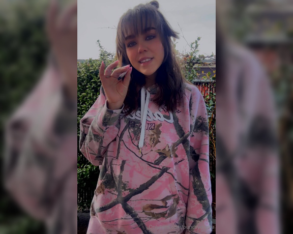 Punchy Mama aka punchymama - 03-01-2024 OnlyFans Video - Quiet smoke sesh after a rainy night