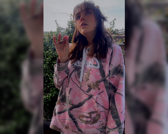 Punchy Mama aka punchymama - 03-01-2024 OnlyFans Video - Quiet smoke sesh after a rainy night