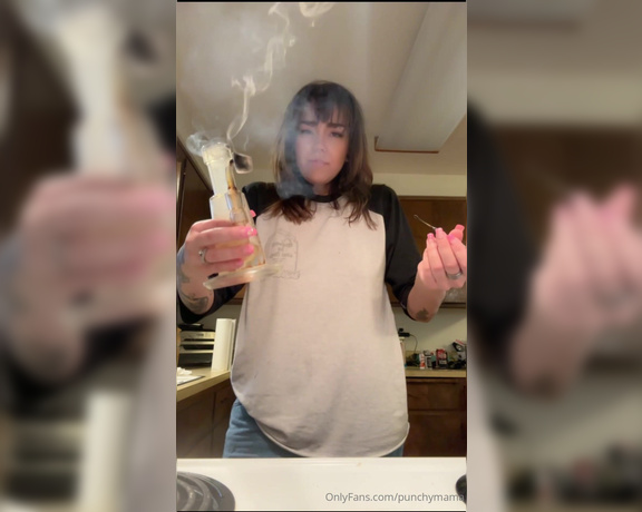 Punchy Mama aka punchymama - 09-14-2024 OnlyFans Video - Some Stoner Content New Dabs This Oregon weed is the shit