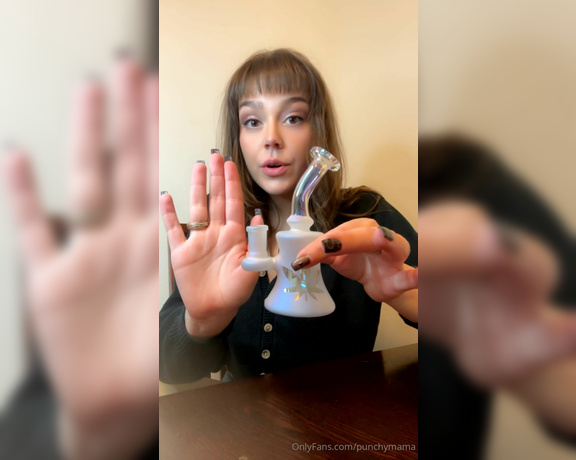 Punchy Mama aka punchymama - 09-26-2024 OnlyFans Video - A little unboxing for my fellow Stoners I love having an avenue to share my stoner