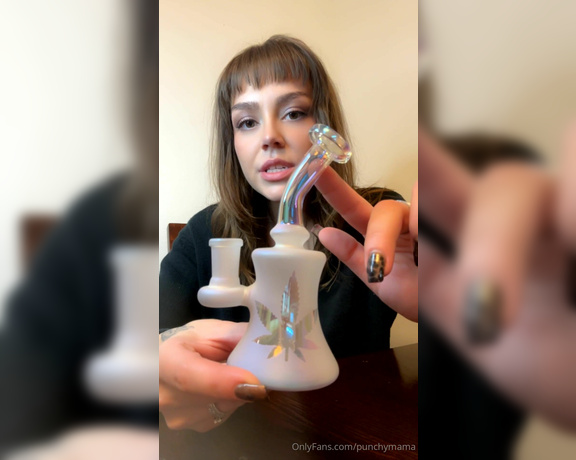 Punchy Mama aka punchymama - 09-26-2024 OnlyFans Video - A little unboxing for my fellow Stoners I love having an avenue to share my stoner