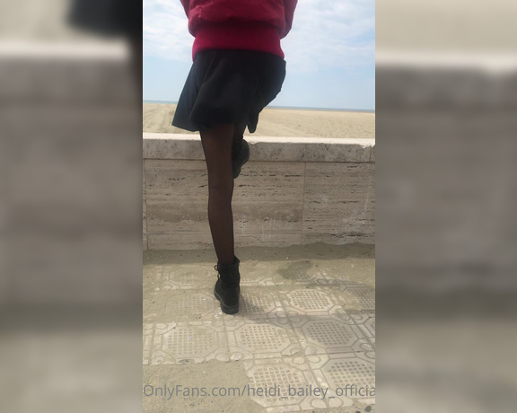 Heidi Bailey Official aka heidi_bailey_official - 04-19-2021 OnlyFans Video - Windy days can hold big surprises