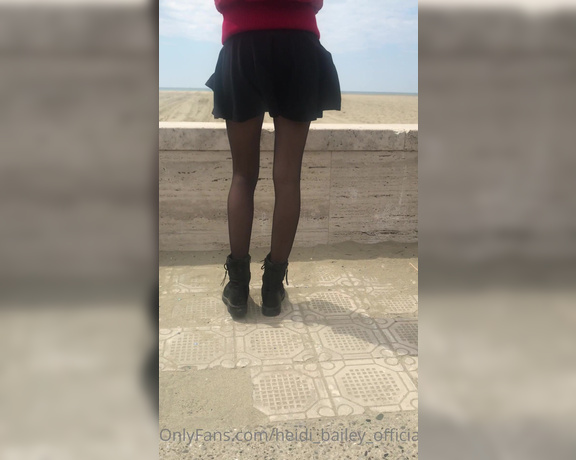 Heidi Bailey Official aka heidi_bailey_official - 04-19-2021 OnlyFans Video - Windy days can hold big surprises