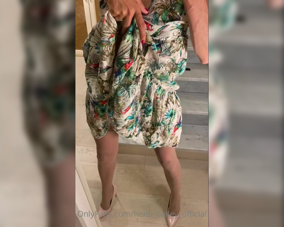 Heidi Bailey Official aka heidi_bailey_official - 06-28-2021 OnlyFans Video - HelloWho wants to take a peek under my dress