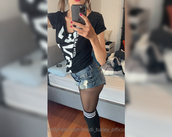 Heidi Bailey Official aka heidi_bailey_official - 06-01-2021 OnlyFans Video - I love this outfit