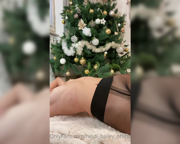 Heidi Bailey Official aka heidi_bailey_official - 12-23-2021 OnlyFans Video - A gift under your Christmas tree