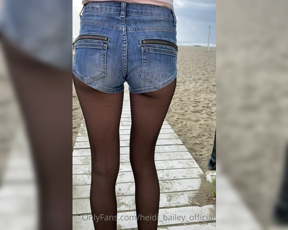 Heidi Bailey Official aka heidi_bailey_official - 02-25-2022 OnlyFans Video - Walking on the beach waiting for a storm