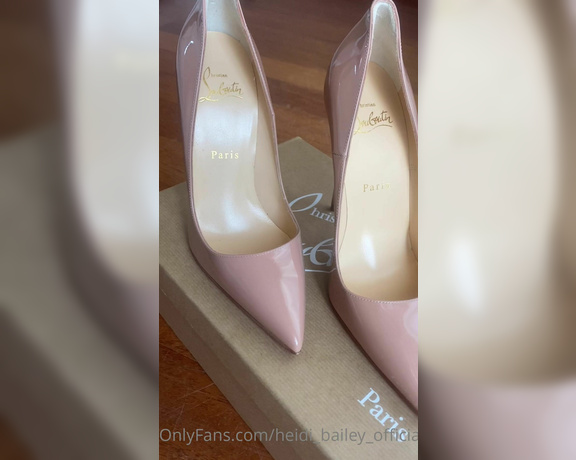 Heidi Bailey Official aka heidi_bailey_official - 05-24-2022 OnlyFans Video - A new gift for me and for Louboutins lovers do you like them_znjk