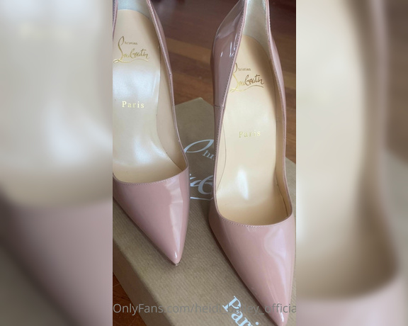 Heidi Bailey Official aka heidi_bailey_official - 05-24-2022 OnlyFans Video - A new gift for me and for Louboutins lovers do you like them_znjk