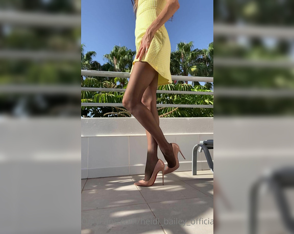 Heidi Bailey Official aka heidi_bailey_official - 09-18-2022 OnlyFans Video - Your sweet Heidi is holding your hearts in her hands and not only your hearts_2rqz