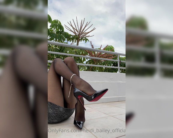 Heidi Bailey Official aka heidi_bailey_official - 01-15-2023 OnlyFans Video - I know that you are waiting your daily dose of Heidis legs  and I love_axb1