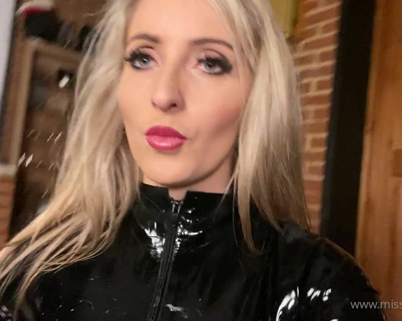 Miss Courtney aka Misscourtneym OnlyFans - Calling all cuckolds you have cum to clean up!