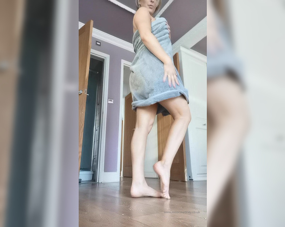 Miss Courtney aka Misscourtneym OnlyFans - Its been a sweaty day