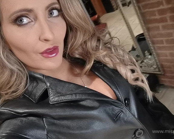 Miss Courtney aka Misscourtneym OnlyFans - Good morning everyone! Whos ready for Jerk OFF Sunday! Cocks at the ready