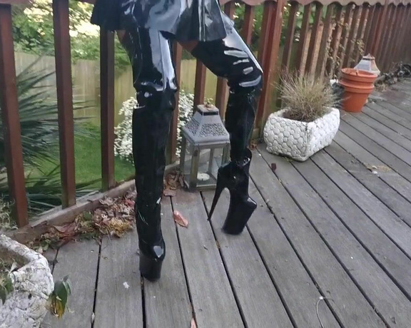 Miss Courtney aka Misscourtneym OnlyFans - Day 20 of my shoe experiment cock destroying Pleaser thigh high boots!