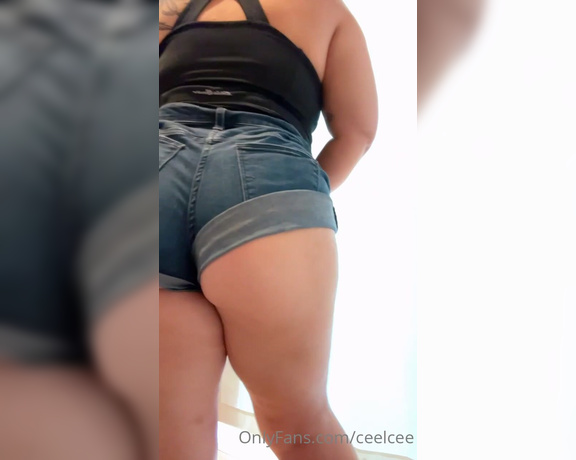 Celia aka Ceelcee OnlyFans - I’ve really been enjoying the simple jeans and top MILFy vibe this summer