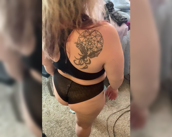 Celia aka Ceelcee OnlyFans - [153] In my bra and panties So comfortable Showing off my curves and giving you a peak at what’s