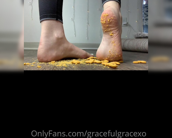 GracefulgraceXO aka Gracefulgracexo OnlyFans - Gold fish crushing video