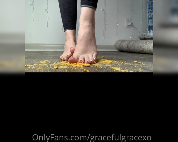 GracefulgraceXO aka Gracefulgracexo OnlyFans - Gold fish crushing video