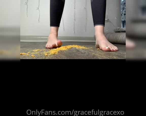 GracefulgraceXO aka Gracefulgracexo OnlyFans - Gold fish crushing video