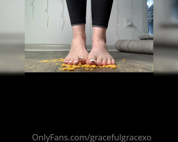 GracefulgraceXO aka Gracefulgracexo OnlyFans - Gold fish crushing video