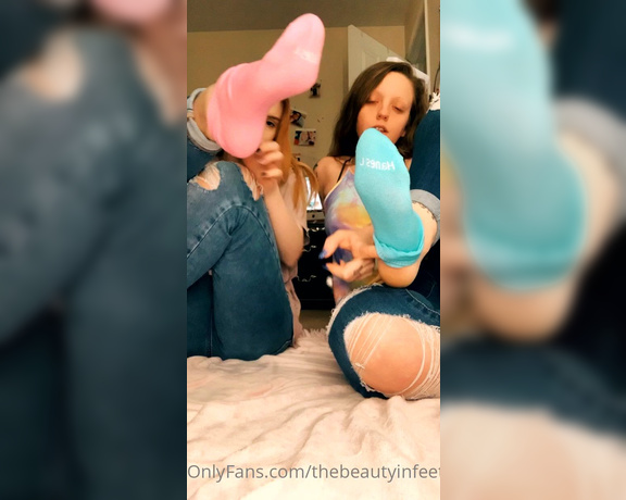 GracefulgraceXO aka Gracefulgracexo OnlyFans - Sock peel, foot reveal httpsonlyfanscomprincessbleu 5