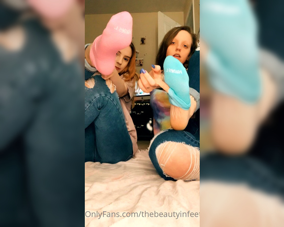 GracefulgraceXO aka Gracefulgracexo OnlyFans - Sock peel, foot reveal httpsonlyfanscomprincessbleu 5