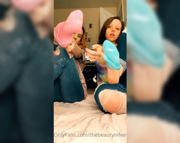 GracefulgraceXO aka Gracefulgracexo OnlyFans - Sock peel, foot reveal httpsonlyfanscomprincessbleu 5