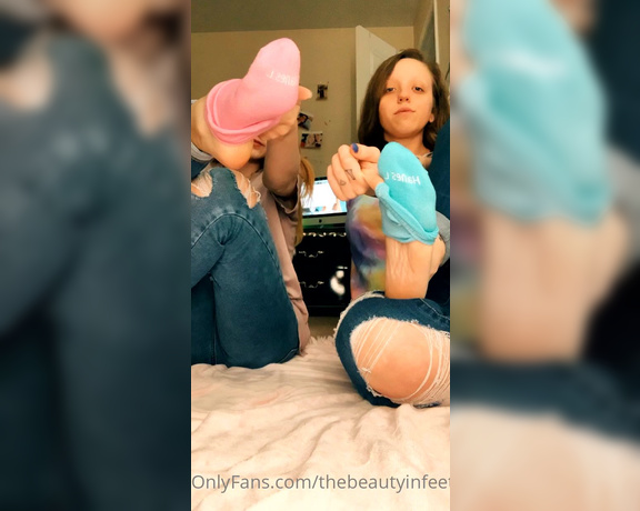 GracefulgraceXO aka Gracefulgracexo OnlyFans - Sock peel, foot reveal httpsonlyfanscomprincessbleu 5