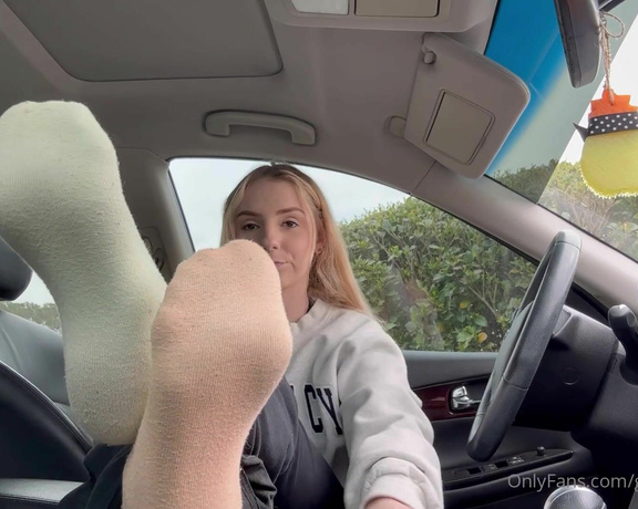 GracefulgraceXO aka Gracefulgracexo OnlyFans - POV co worker dirty sock joi on break in my car