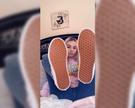 GracefulgraceXO aka Gracefulgracexo OnlyFans - Go ahead smell my feet