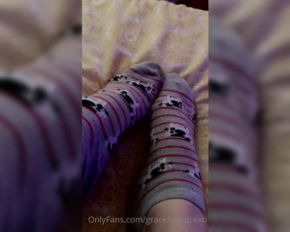 GracefulgraceXO aka Gracefulgracexo OnlyFans - Mani pedi reveal (yes these are cow socks)