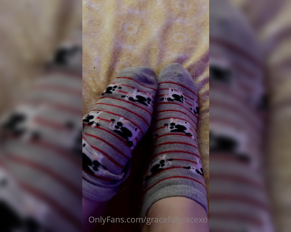 GracefulgraceXO aka Gracefulgracexo OnlyFans - Mani pedi reveal (yes these are cow socks)