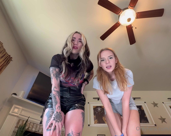 GracefulgraceXO aka Gracefulgracexo OnlyFans - Hi tiny! @lexiegrll and I just want to be your friend ! We won’t hurt you I promise!
