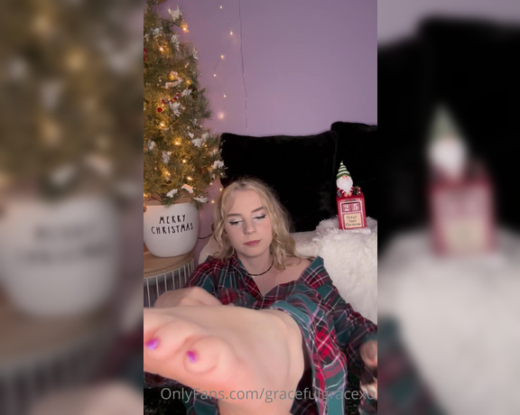 GracefulgraceXO aka Gracefulgracexo OnlyFans - ITS BEGINNING TO LOOK A LOT LIKE… FOOT PORN IN CHRISTMAS OUTFITS I hope everyone has an awesome