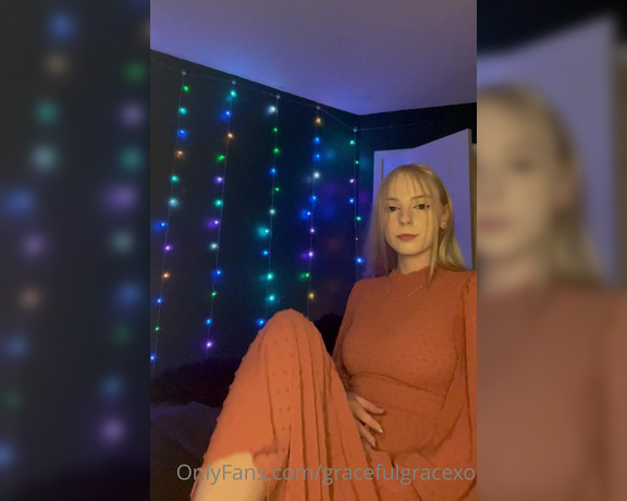 GracefulgraceXO aka Gracefulgracexo OnlyFans - I come home and show you my dirty soles wyd