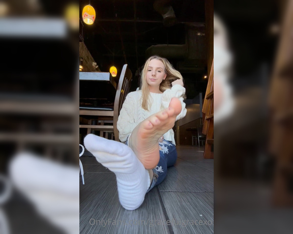 GracefulgraceXO aka Gracefulgracexo OnlyFans - I’m need of a foot rub