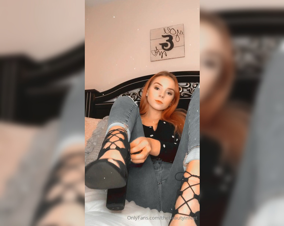 GracefulgraceXO aka Gracefulgracexo OnlyFans - A simple pair of heels that will make you Kneel 1