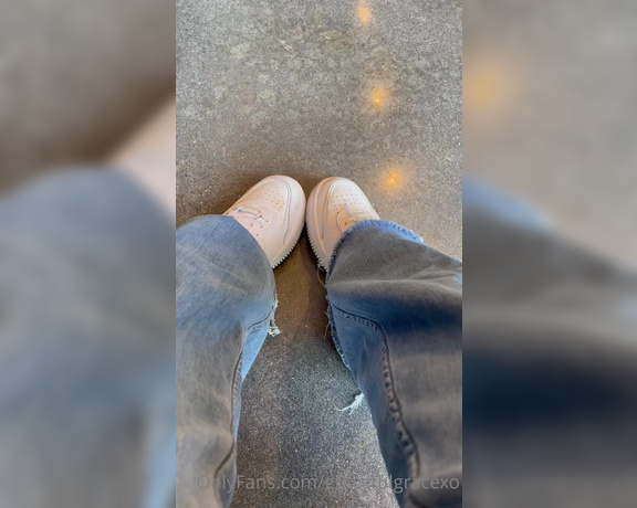 GracefulgraceXO aka Gracefulgracexo OnlyFans - (PUBLIC FEET) My feet were so hot today I had to stop to let the ac blow on my soles in the parkin 2