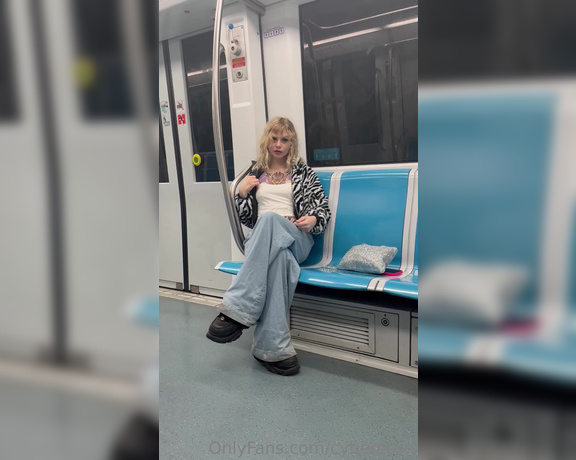 Cyber Coxx aka cybercoxx - 01-09-2023 OnlyFans Video - mi incontri sulla metro e io faccio la porcellina davanti a tutti ti piaccio