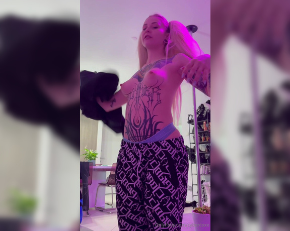 Cyber Coxx aka cybercoxx - 06-24-2024 OnlyFans Video - tornata da lavoro voglio stuzzicarti  vieni in chat