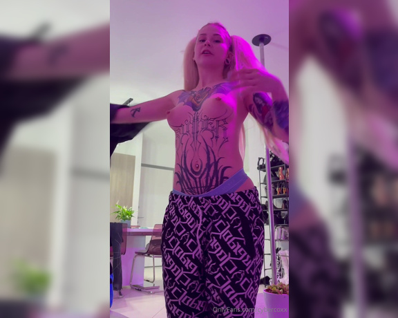 Cyber Coxx aka cybercoxx - 06-24-2024 OnlyFans Video - tornata da lavoro voglio stuzzicarti  vieni in chat