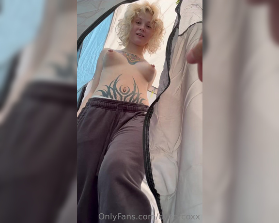 Cyber Coxx aka cybercoxx - 06-30-2023 OnlyFans Video - ero in campeggio e ho sbagliato tenda ma quel che ho trovato non mi è di