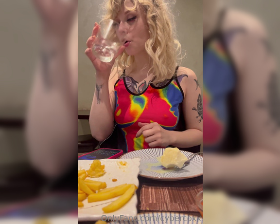 Cyber Coxx aka cybercoxx - 03-29-2023 OnlyFans Video - non riesco a trattenermi nemmeno a cena in mezzo alle persone SE AMI I VIDEO IN