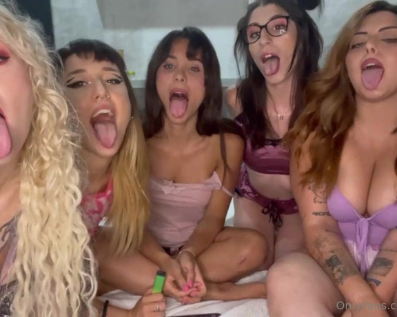 Cyber Coxx aka cybercoxx - 08-03-2023 OnlyFans Video - pigiama party hot con  yourangelgiulia debbie_cyber alienass adrigforvip  cosa sarà successo dopo