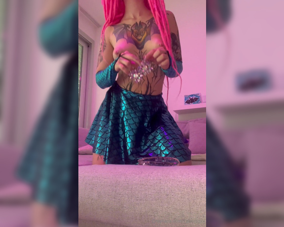 Cyber Coxx aka cybercoxx - 07-13-2024 OnlyFans Video - mi sono vestita da sirenetta perché avevo TANTA VOGLIA DI PESCE  quindi mi masturbo per