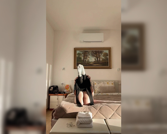 Cyber Coxx aka cybercoxx - 03-24-2024 OnlyFans Video - mi spoglio per te, baciata dal sole