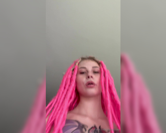 Cyber Coxx aka cybercoxx - 07-29-2024 OnlyFans Video - faccio la zozza sul palo